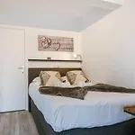 Huswell - Charming With Terrace Nearby The *