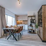 Huswell - Charming With Terrace Nearby The Apartment