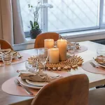 Huswell - Charming With Terrace Nearby The Apartment