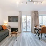 Huswell - Charming With Terrace Nearby The