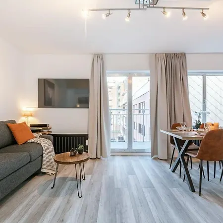 Huswell - Charming With Terrace Nearby The