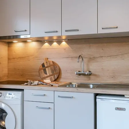 Huswell - Charming With Terrace Nearby The