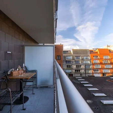 Lägenhet Huswell - Charming With Terrace Nearby The *