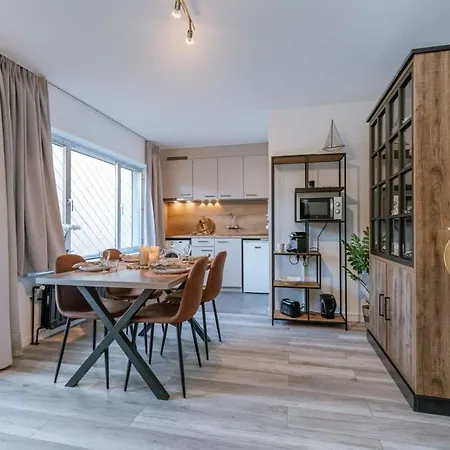 Huswell - Charming With Terrace Nearby The