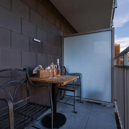 Huswell - Charming With Terrace Nearby The Apartment *