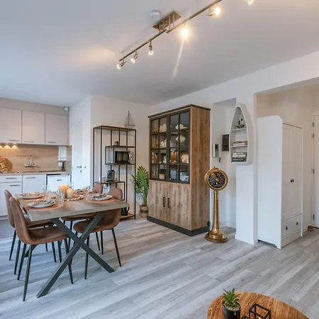 Huswell - Charming With Terrace Nearby The