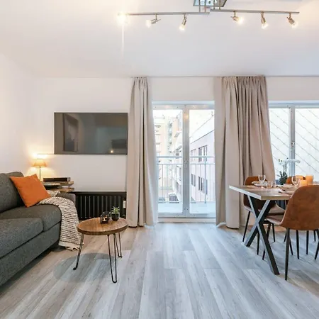 Huswell - Charming With Terrace Nearby The
